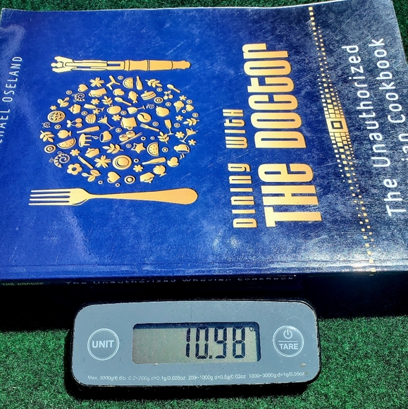 Dining With The Doctor: The Unauthorized Whovian Cookbook by Oseland, Chris - Picture 8 of 9